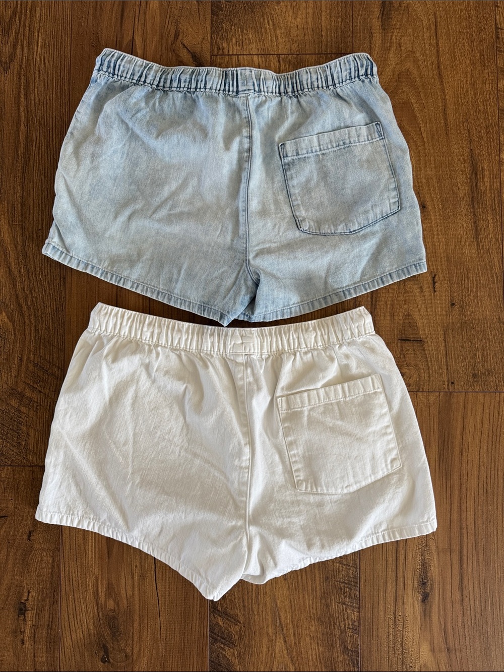 Bundle of 2 aerie women’s shorts, white and blue, size small - Picture 2 of 4